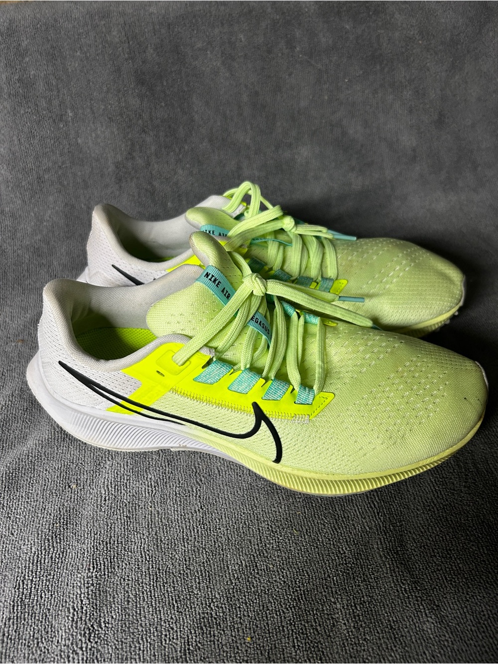 Nike Air Zoom Pegasus 38 Women’s Size 10 Volt Lime Running Shoes - Picture 3 of 12